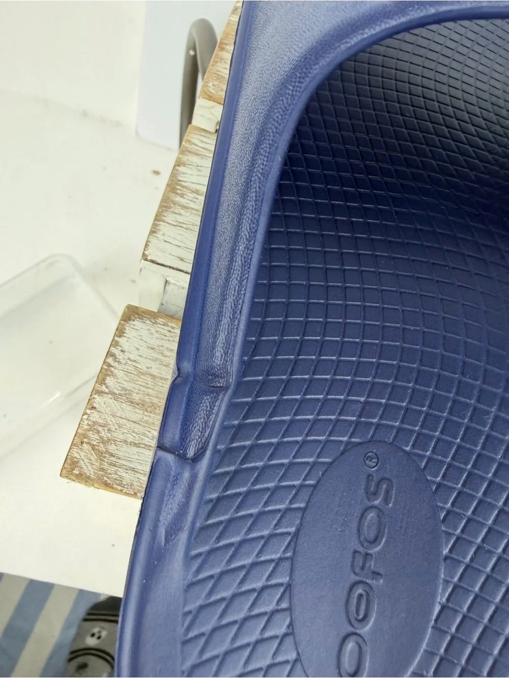 OOFOS Recovery slides in navy impact-absorbing foam technology unisex W11 M9
